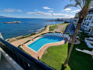 Pool - Modern 3-bedroom apartment 50m from the beach with pool (L'Escala)