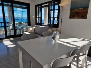 Dining - Modern 3-bedroom apartment 50m from the beach with pool (L'Escala)