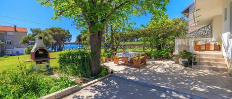 Grill-/Picknickplatz