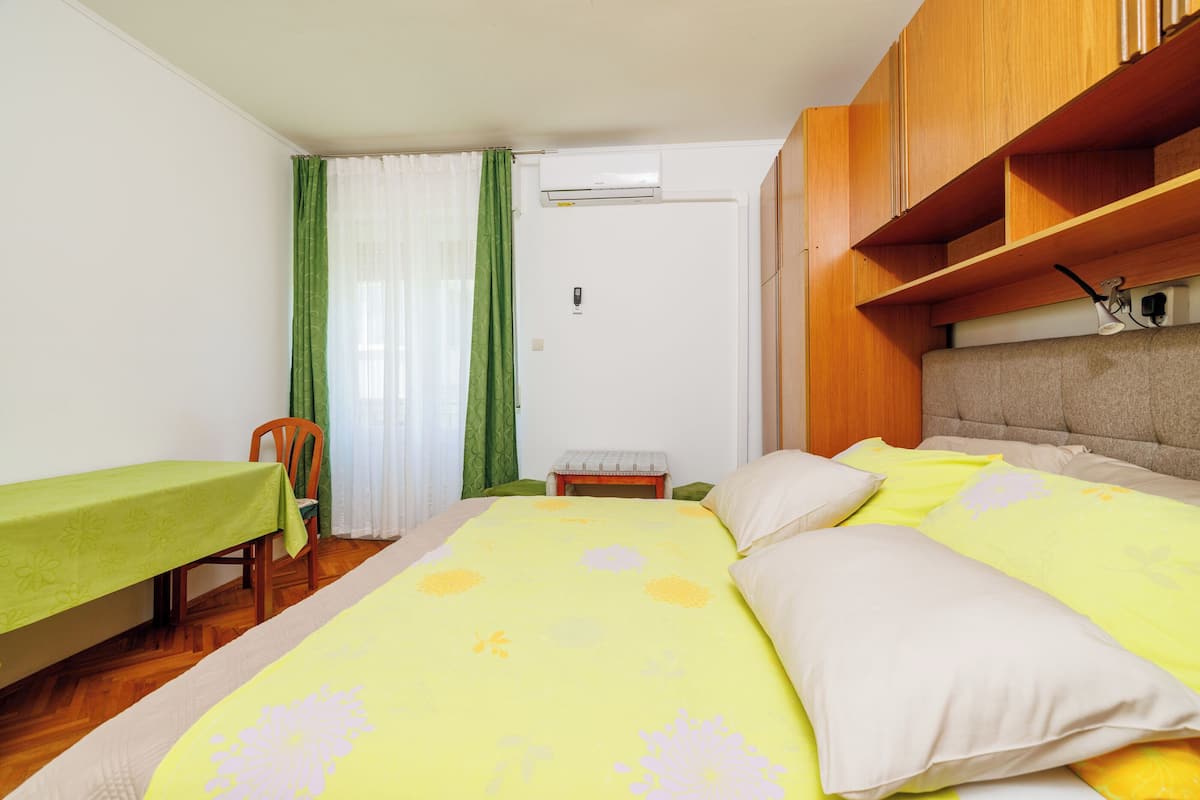 Room (S1) | WiFi (free)