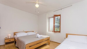 Apartment (A1) | Free WiFi - Apartments Seafront Jadranka (Novalja)