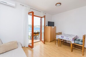 Apartemen (A2) | Ruang keluarga