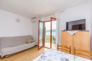 Apartment (A2) | Living room - Apartments Seafront Jadranka (Novalja)