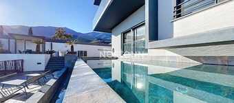 Contemporary villa with private infinity pool