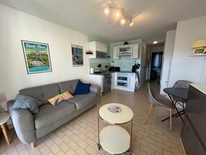 TV - Charming T2 100m from beaches, 4 people with loggia (Sète)