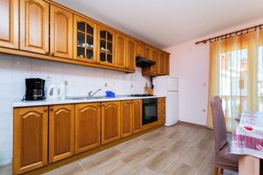 Appartamento (A3) | Cucina privata | Frigorifero, forno, piano cottura, macchina per caffè espresso
