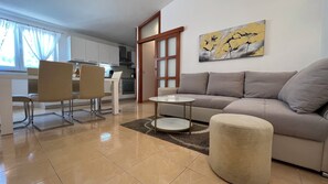 House | Living room - House Roca With Jacuzzi (Vodice)