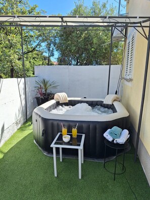 Spa - House Roca With Jacuzzi (Vodice)