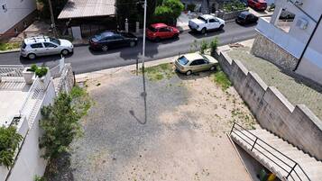 مواقف سيارات مجانية