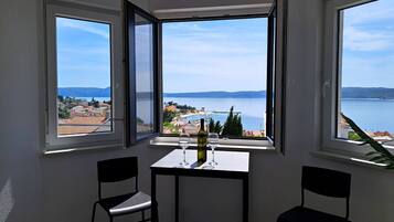 Apartment (A1) | Dining