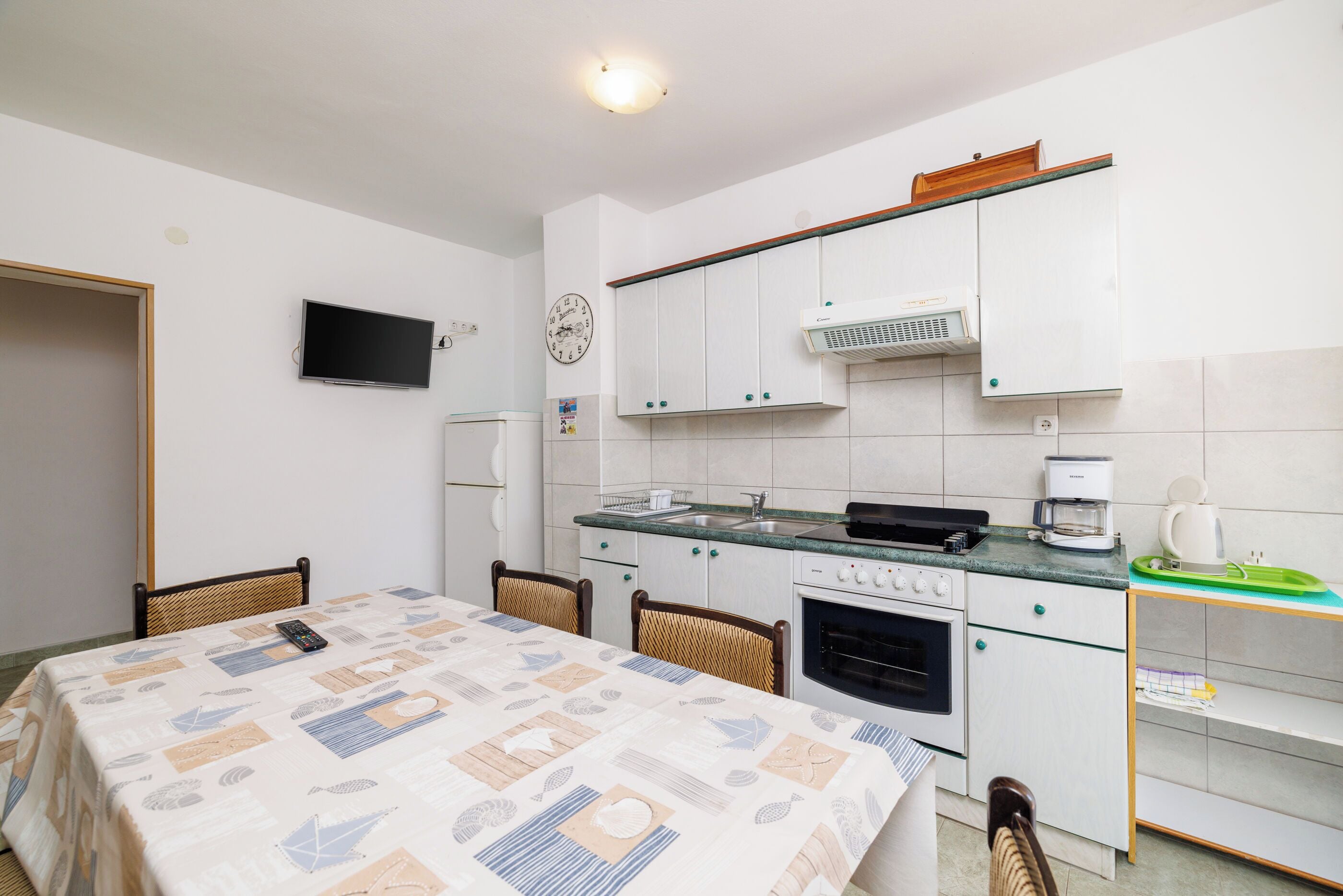 Apartment (A1) | Private kitchen | Fridge, oven, stovetop, espresso maker