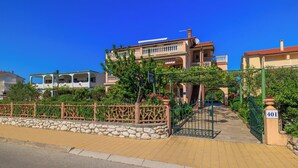 Building design - Apartments Ivan C (Lopar)