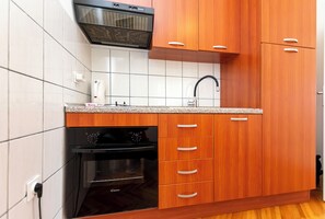 Apartment (A1) | Private kitchen | Fridge, oven, stovetop, electric kettle - Apartments Marino (Omis)