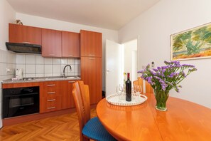 Apartment (A1) | Private kitchen | Fridge, oven, stovetop, electric kettle - Apartments Marino (Omis)