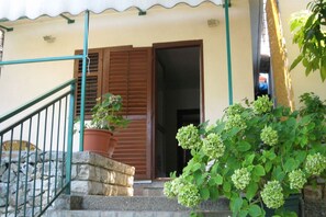 Studio (A2) | Exterior - Apartments Mala Kuca Kraj Mora (Sibenik)