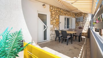 Apartemen (A1) | Teras/patio