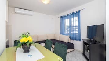 Apartemen (A1) | Ruang keluarga