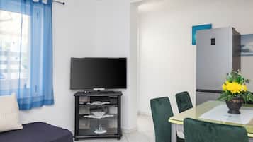 Apartment (A1) | Dining