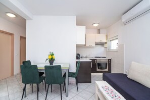 Apartment (A1) | Dining - Apartments and Room Sanja (Vodice)