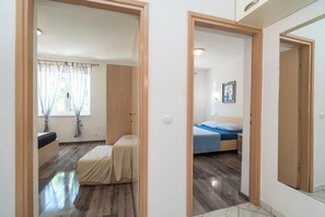 Apartment (A1) | Interior entrance - Apartments and Room Sanja (Vodice)