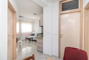 Apartment (A2) | Interior entrance - Apartments and Room Sanja (Vodice)
