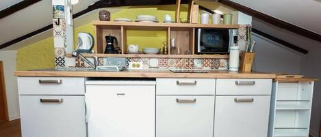 Studio (A4) | Eget kök | KylskÄp, mikrovÄgsugn, ugn och spishÀll