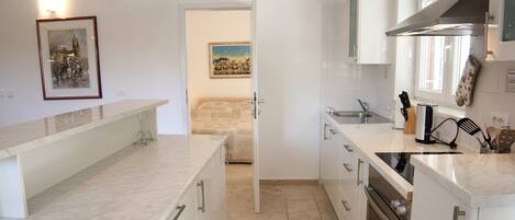 Apartment (A1) | Eigene Küche | Kühlschrank, Ofen, Herdplatte, Geschirrspüler