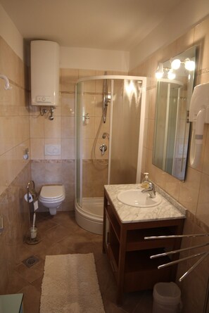 Apartment (A1) | Bathroom - Apartments Adrian (Rovinj)