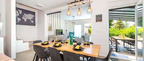 Villa | Dining