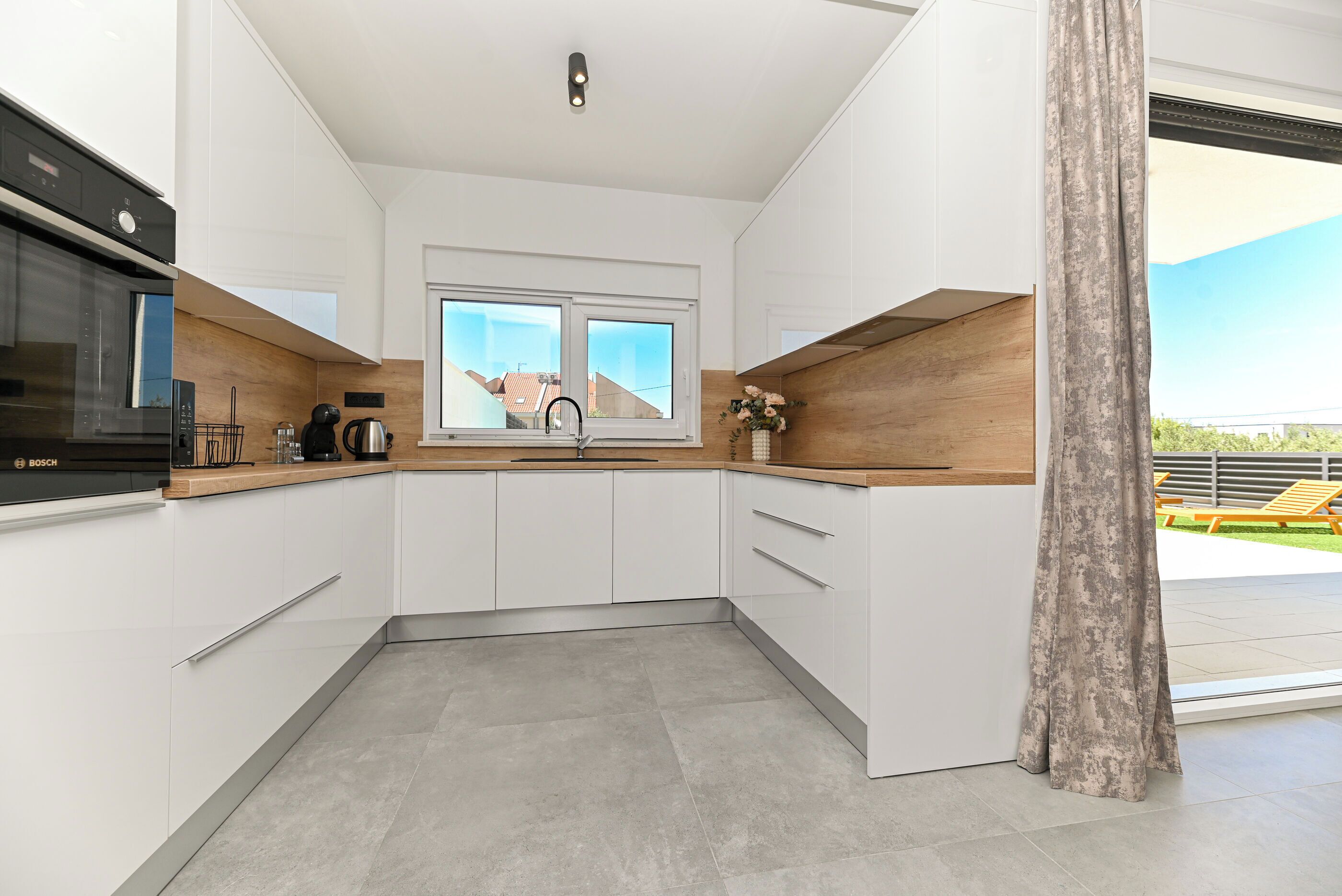 Villa | Eigene Küche | Kühlschrank, Mikrowelle, Ofen, Herdplatte