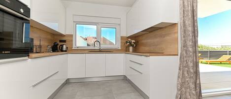 Villa | Eigene Küche | Kühlschrank, Mikrowelle, Ofen, Herdplatte