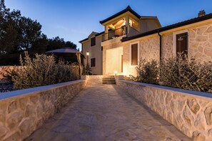 Courtyard - Villa Maslina (Marina)