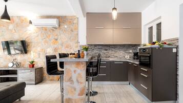 Biệt thự | Bếp riêng | Tủ lạnh, lò vi sóng, lò nướng, bếp nấu