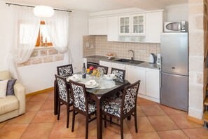 Villa | Private kitchen | Fridge, microwave, oven, stovetop - Villa Mare (Bol)