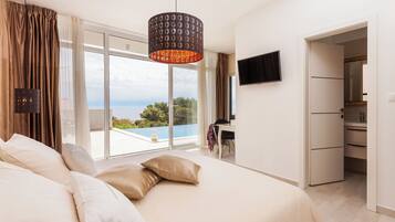 Villa | In-room safe, iron/ironing board, free WiFi