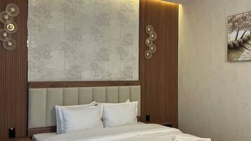 Luxury Suite | In-room safe, laptop workspace, blackout drapes, iron/ironing board