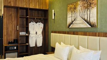 Basic Double or Twin Room | In-room safe, laptop workspace, blackout drapes, iron/ironing board