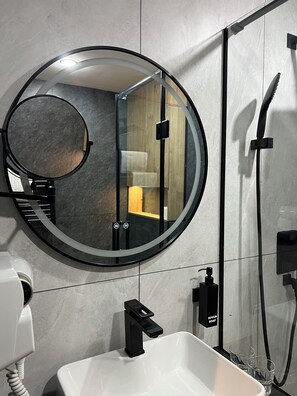 Comfort Double or Twin Room, Balcony, City View | Bathroom | Combined shower/tub, free toiletries, hair dryer, slippers - SM Luxury Hotel (Fergana)