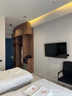 Pengeskab på værelset, arbejdsområde til bærbare computere