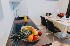 Apartment (A1) | Private kitchen | Fridge, microwave, oven, stovetop - Apartment Little Beauty (Seget)