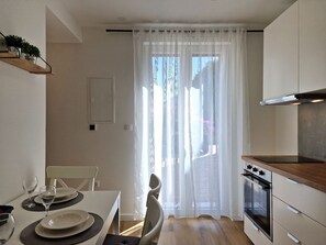House | Private kitchen | Fridge, oven, stovetop, electric kettle - House Miamare (Primosten)