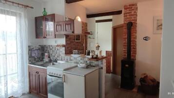 Apartment (A1) | Private kitchen | Fridge, microwave, oven, stovetop