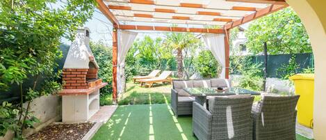 House | Terrace/patio