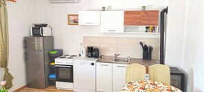 House | Private kitchen | Fridge, oven, stovetop, dishwasher - House Stone Curlew 6 (Benkovac)