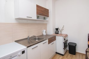 House | Private kitchen | Fridge, oven, stovetop, dishwasher - House Stone Curlew 6 (Benkovac)