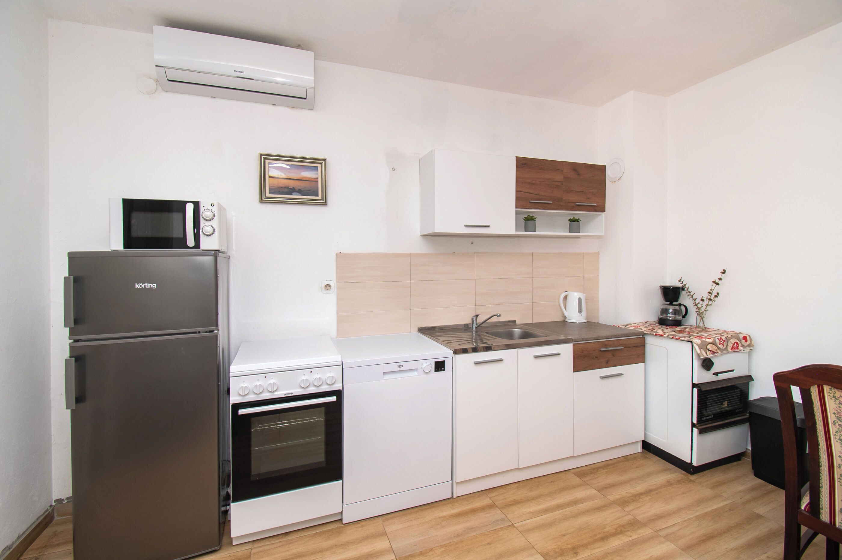 House | Private kitchen | Fridge, oven, stovetop, dishwasher