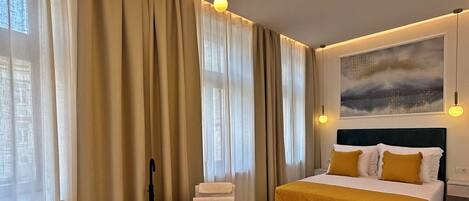 Room (S2) | Free WiFi