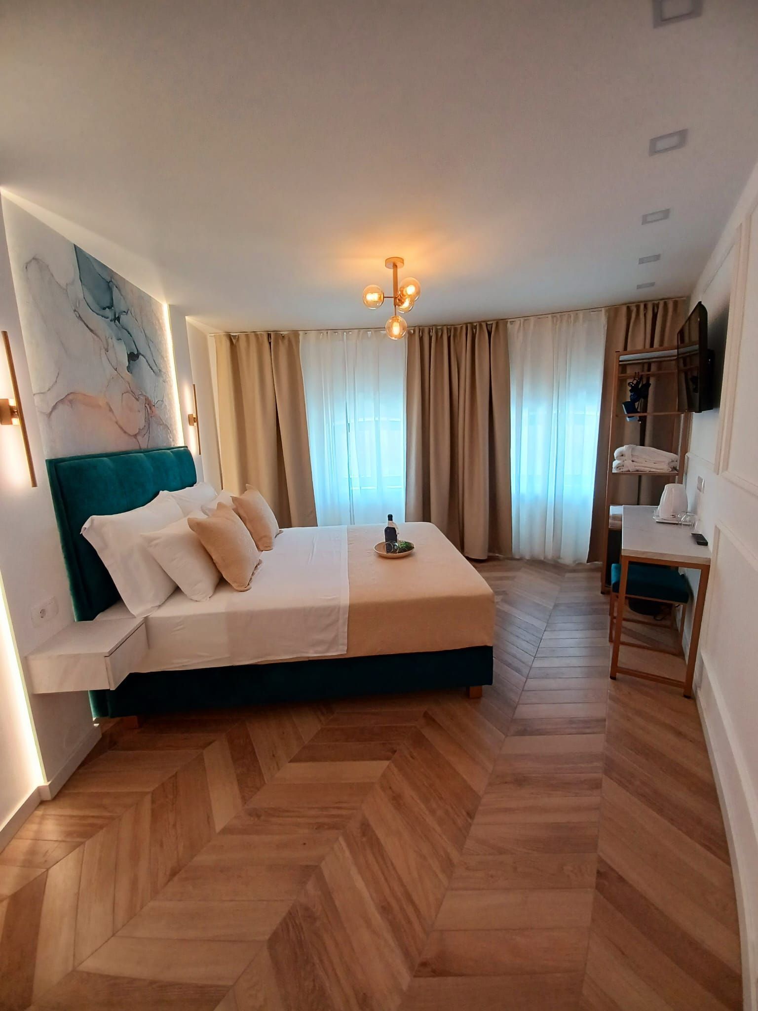 Room (S5)