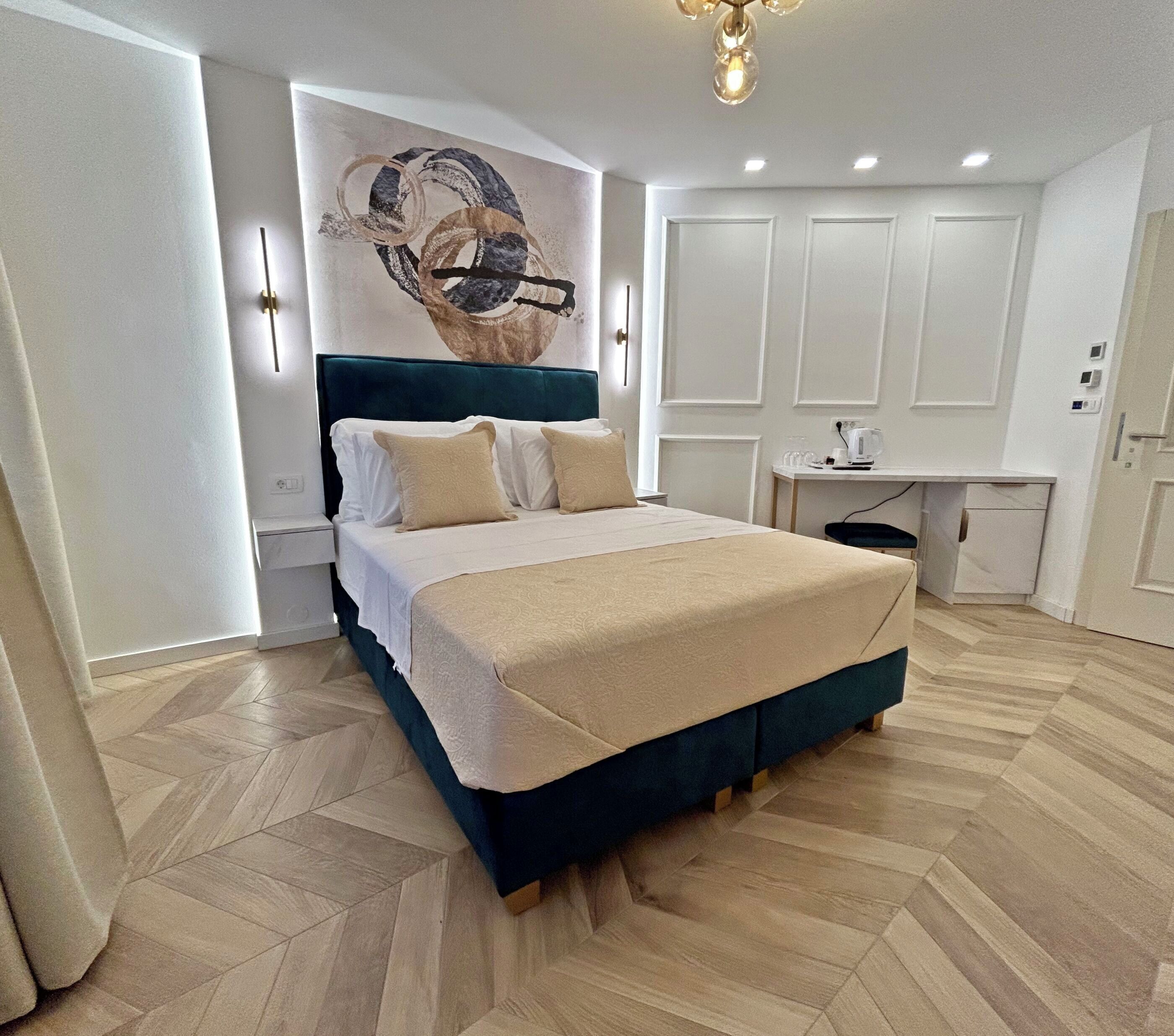 Room (S4)