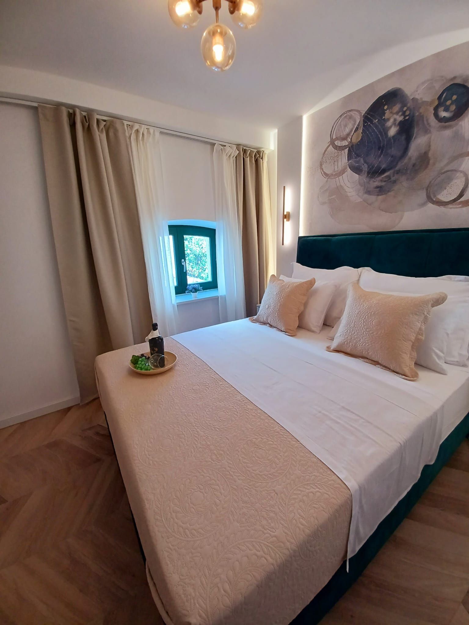 Room (S7)